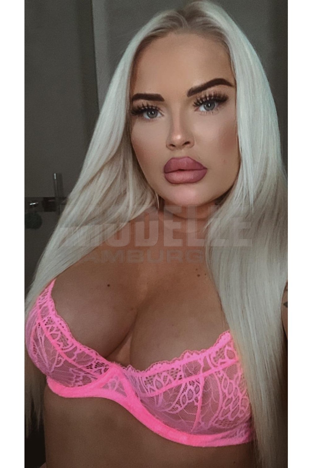 AMY DEUTSCH, 23, 164cm, 72kg, 80 C