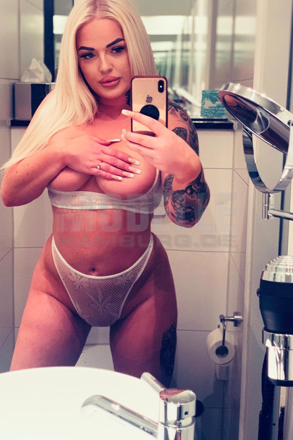 AMY DEUTSCH, 23, 164cm, 72kg, 80 C