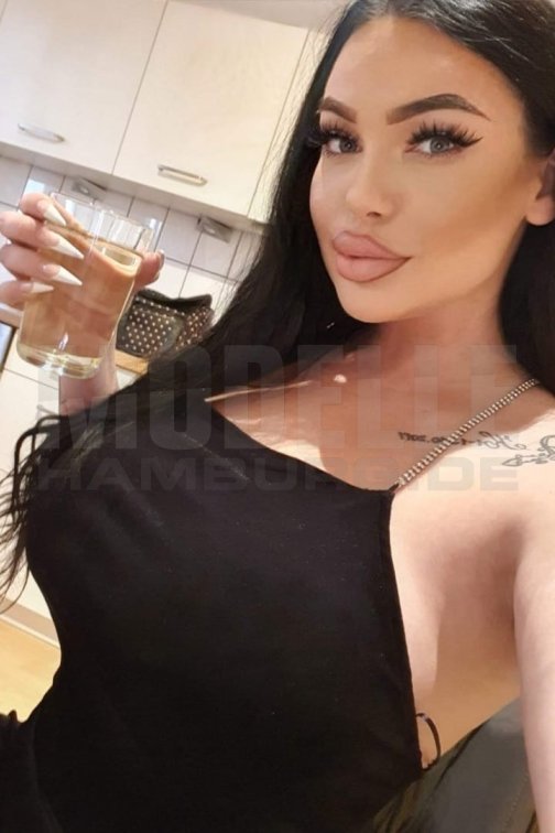 Deutsche Jasmin, 28, 177cm, 70kg, 75 E