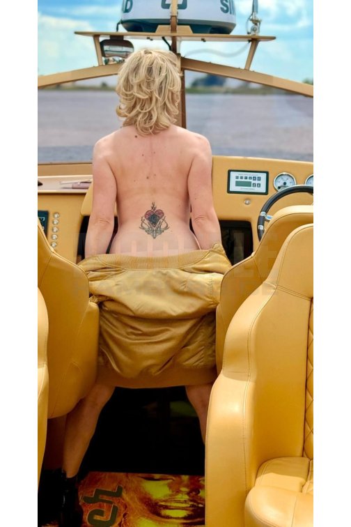 Slut Nora, 38, 171cm, 59kg, 75 C