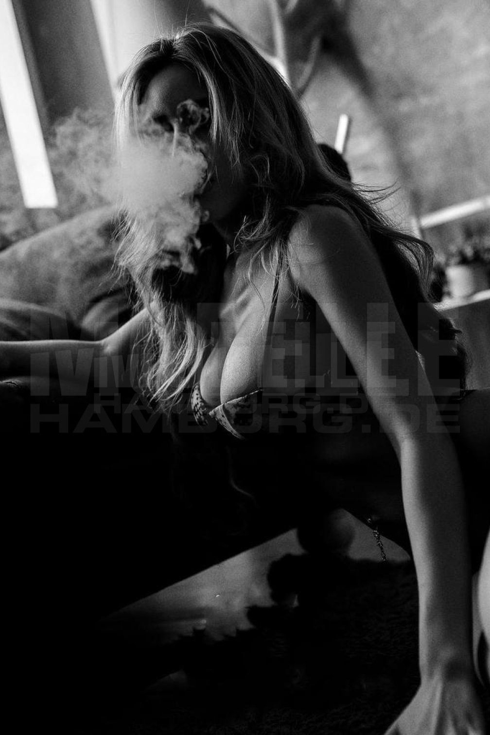 Champagne AV, 25, 169cm, 55kg, 70 B