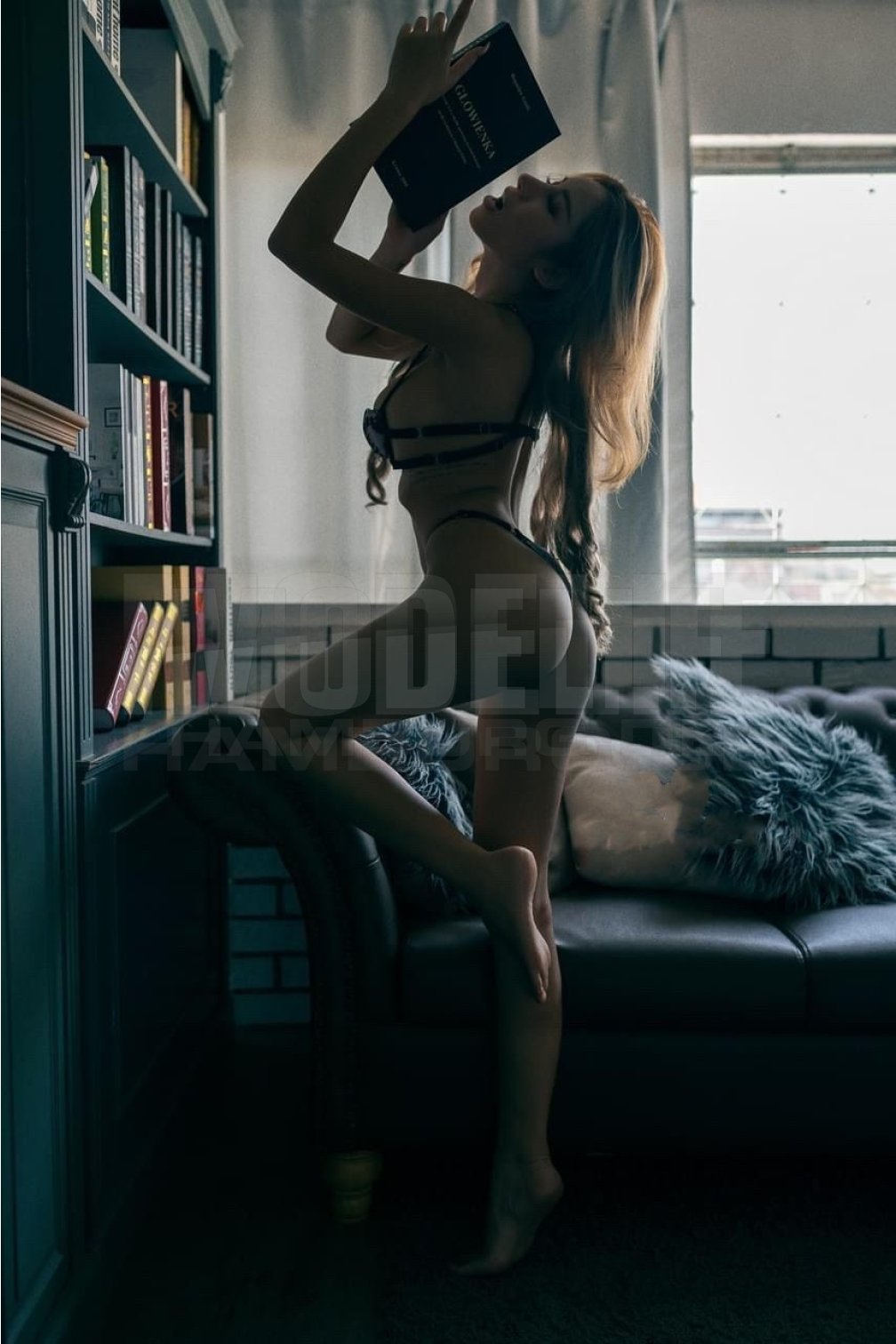 Champagne AV, 25, 169cm, 55kg, 70 B