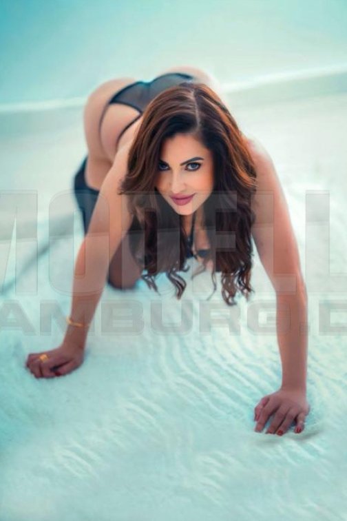 Kessia Party, 43, 164cm, 65kg, 80 C