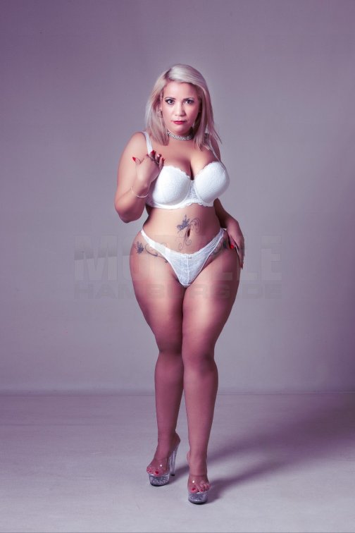 Glennys latina party, 38, 165cm, 70kg, 90 D