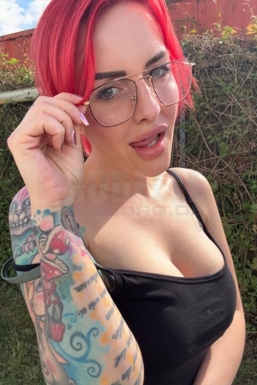 Amy Deutsch, 30, 154cm, 54kg, 75 DD