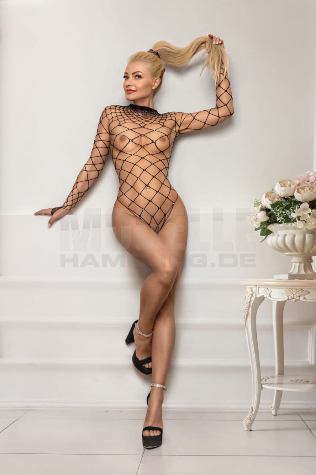 Innes, 37, 165cm, 55kg, 75 B