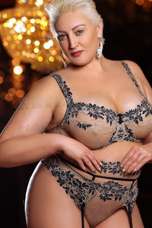 MERCEDES, 30, 165cm, 77kg, 80 D