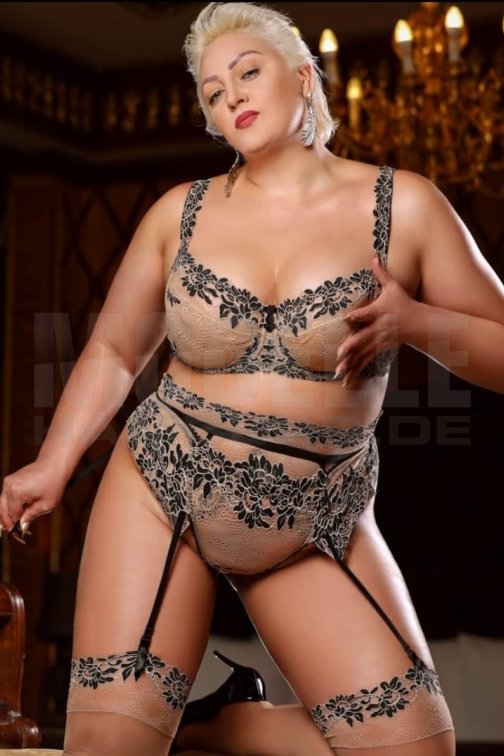 MERCEDES, 30, 165cm, 77kg, 80 D