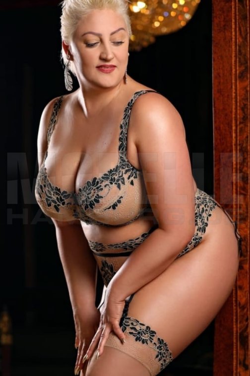 MERCEDES, 30, 165cm, 77kg, 80 D