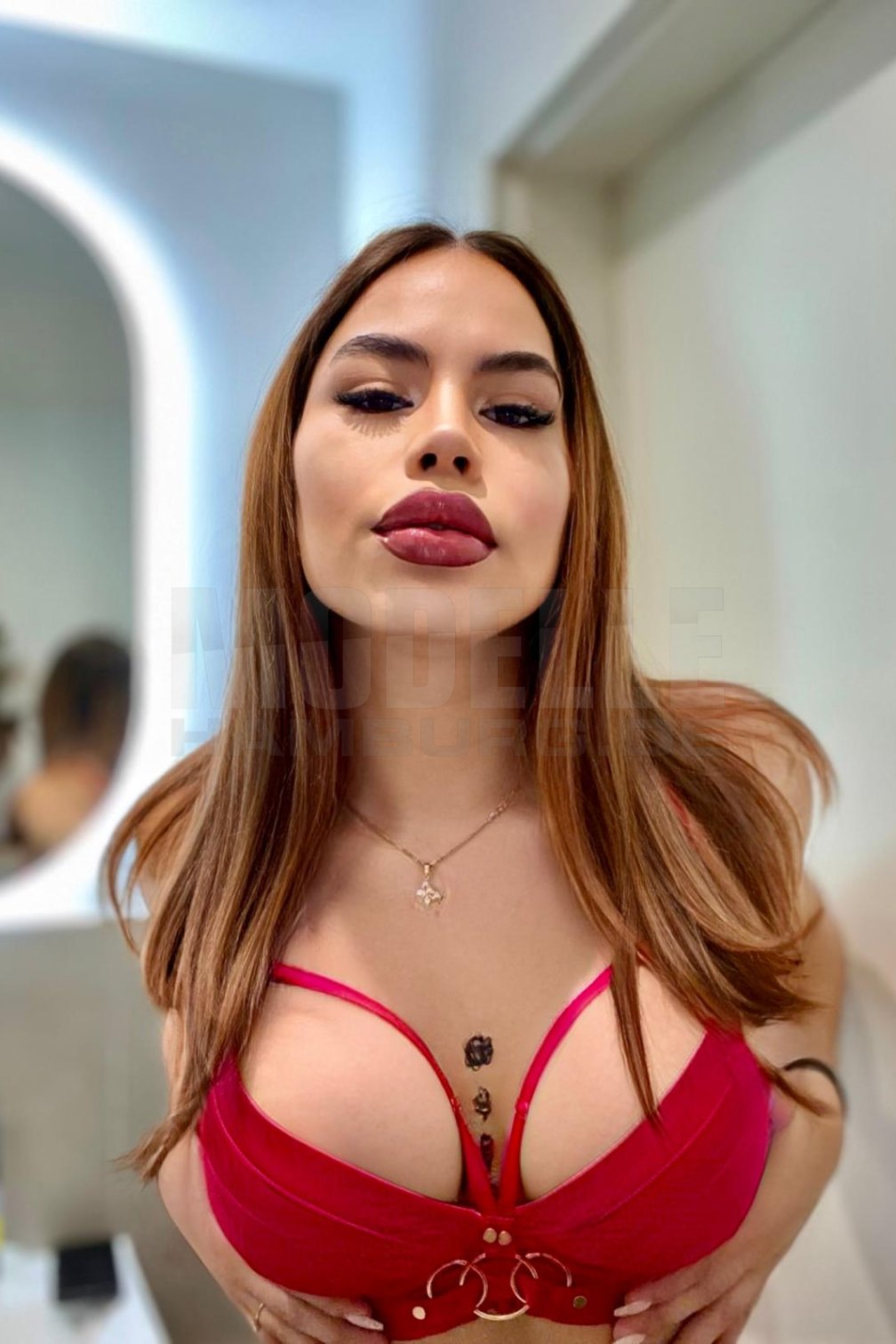 Ts-Sarita Fox, 23, 170cm, 65kg, 75 DD