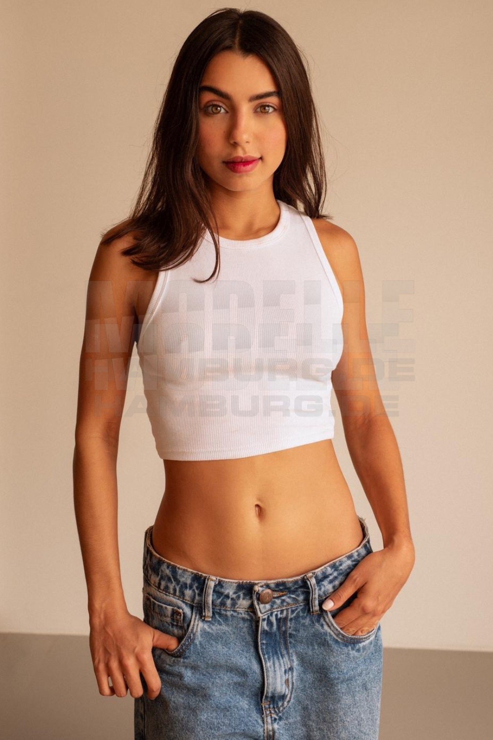 Ana D Armas, 24, 163cm, 45kg, 70 B