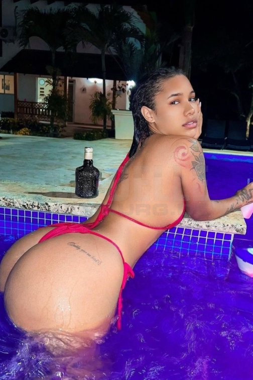 Camilla Party, 29, 164cm, 60kg, 80 C