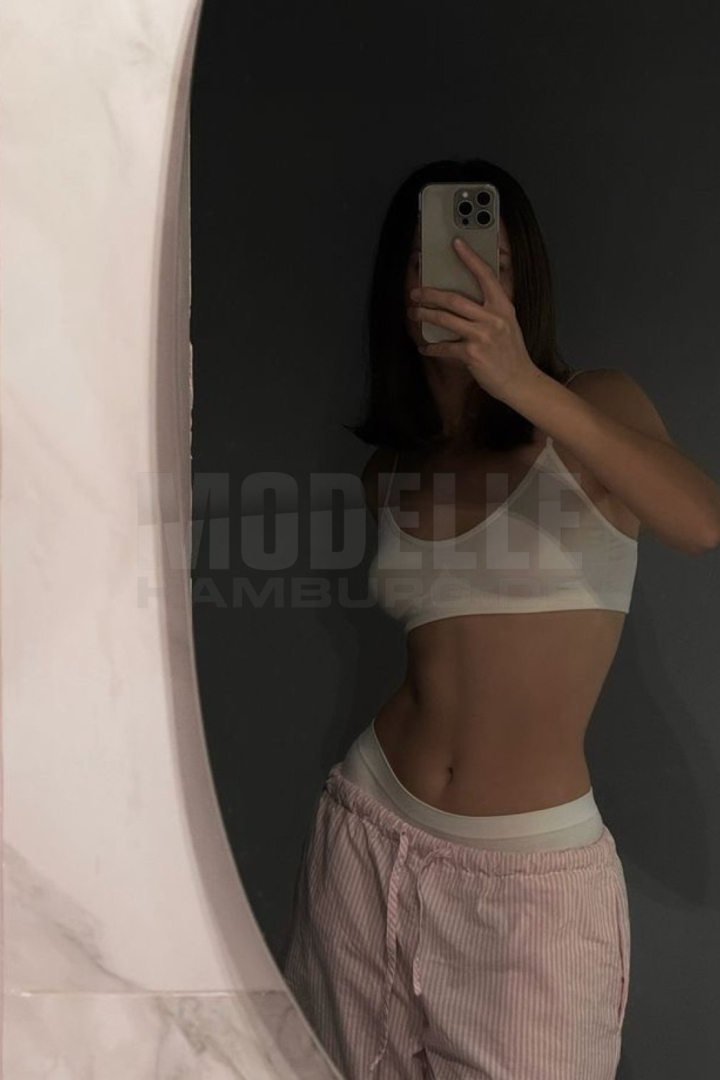 Mia, 21, 160cm, 45kg, 75 B