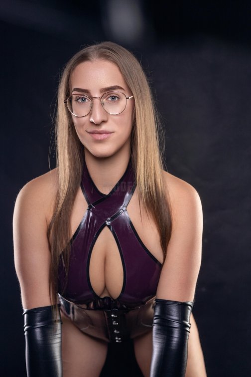 Kim Throne, 25, 175cm, 70kg, 80 C