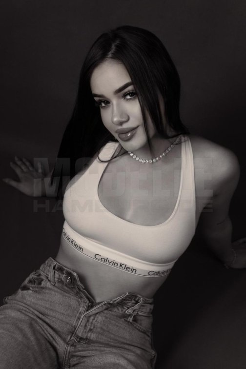 Megan, 21, 165cm, 54kg, 75 B