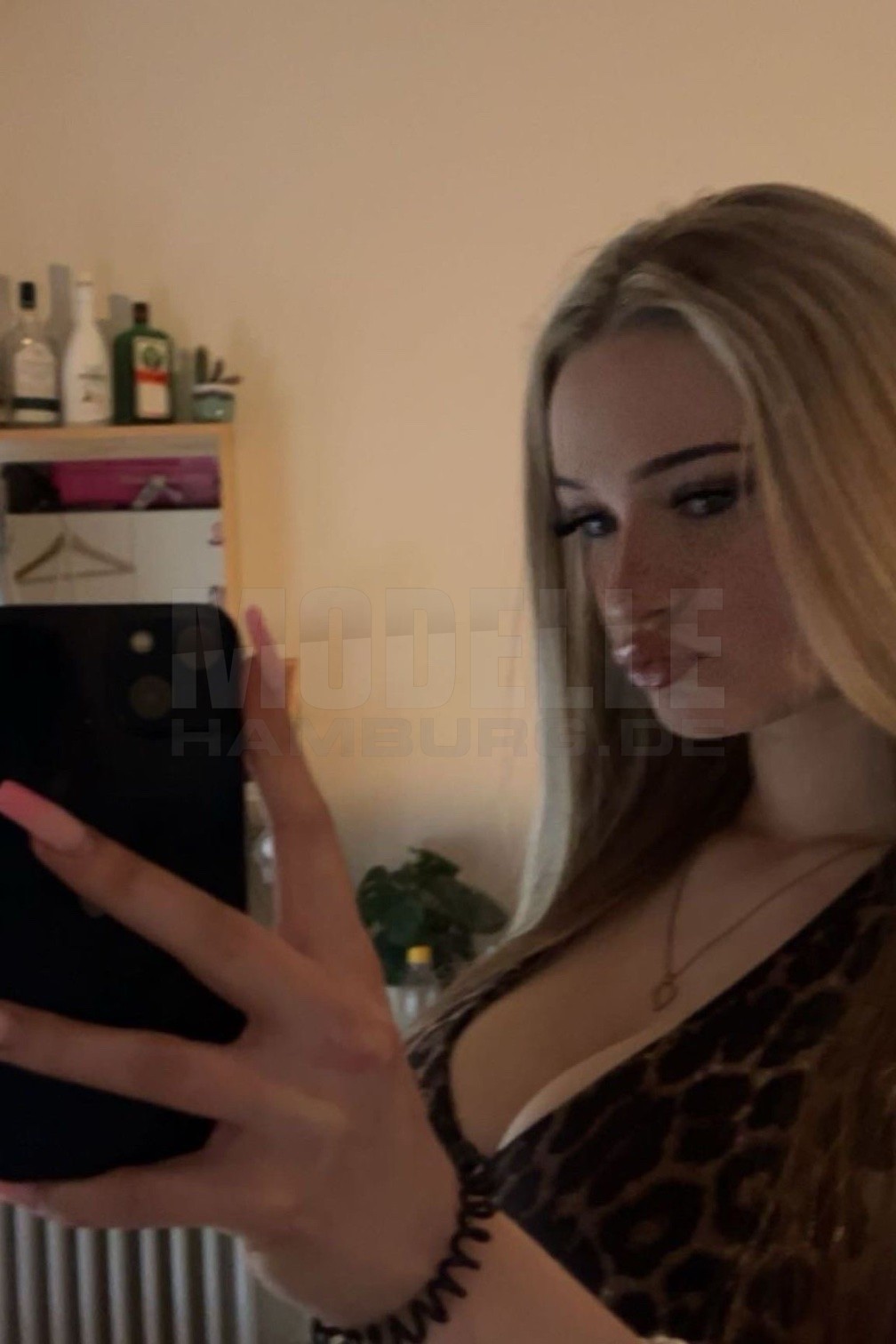 Celine, 18, 163cm, 57kg, 75 D