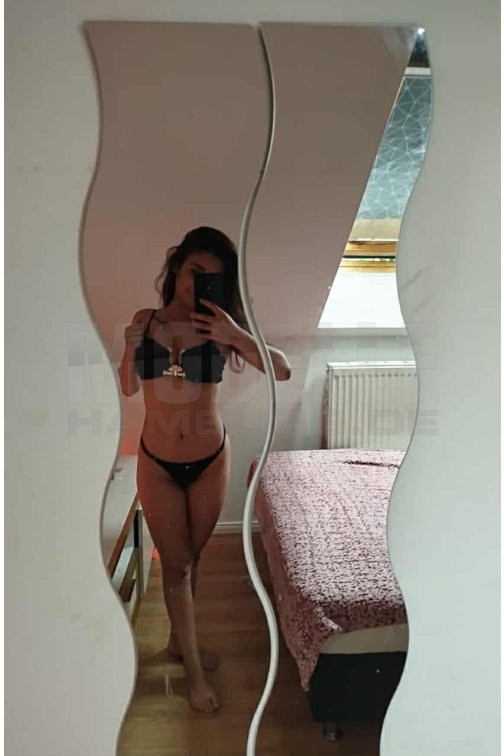 Cindy, 21, 160cm, 50kg, 70 B