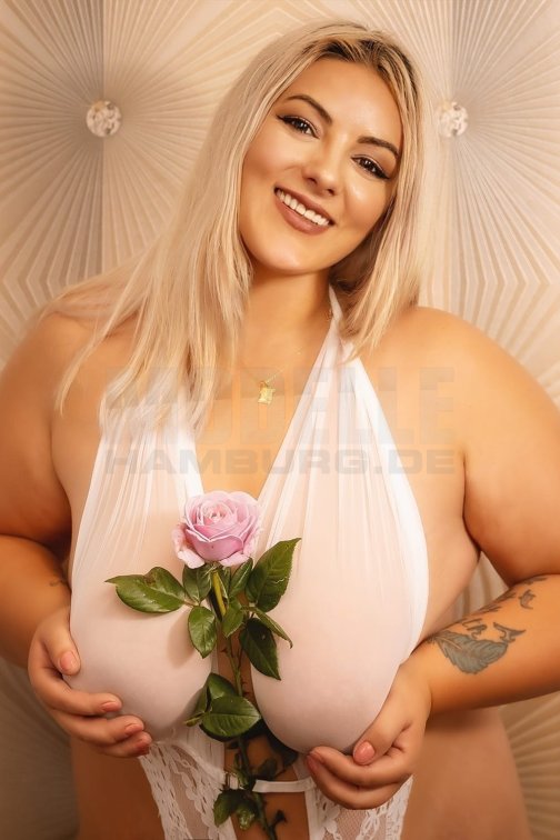 Erica, 26, 165cm, 80kg, 95 F