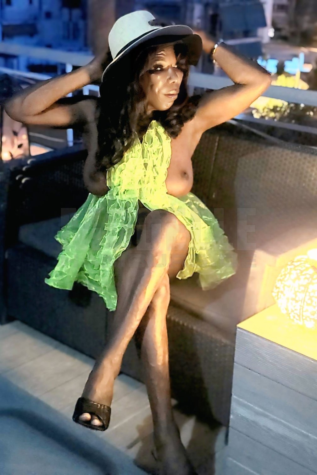 Jusara, 50, 180cm, 85kg, 75 D