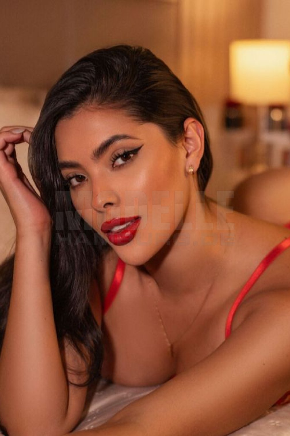 Alba, 25, 175cm, 60kg, 75 C