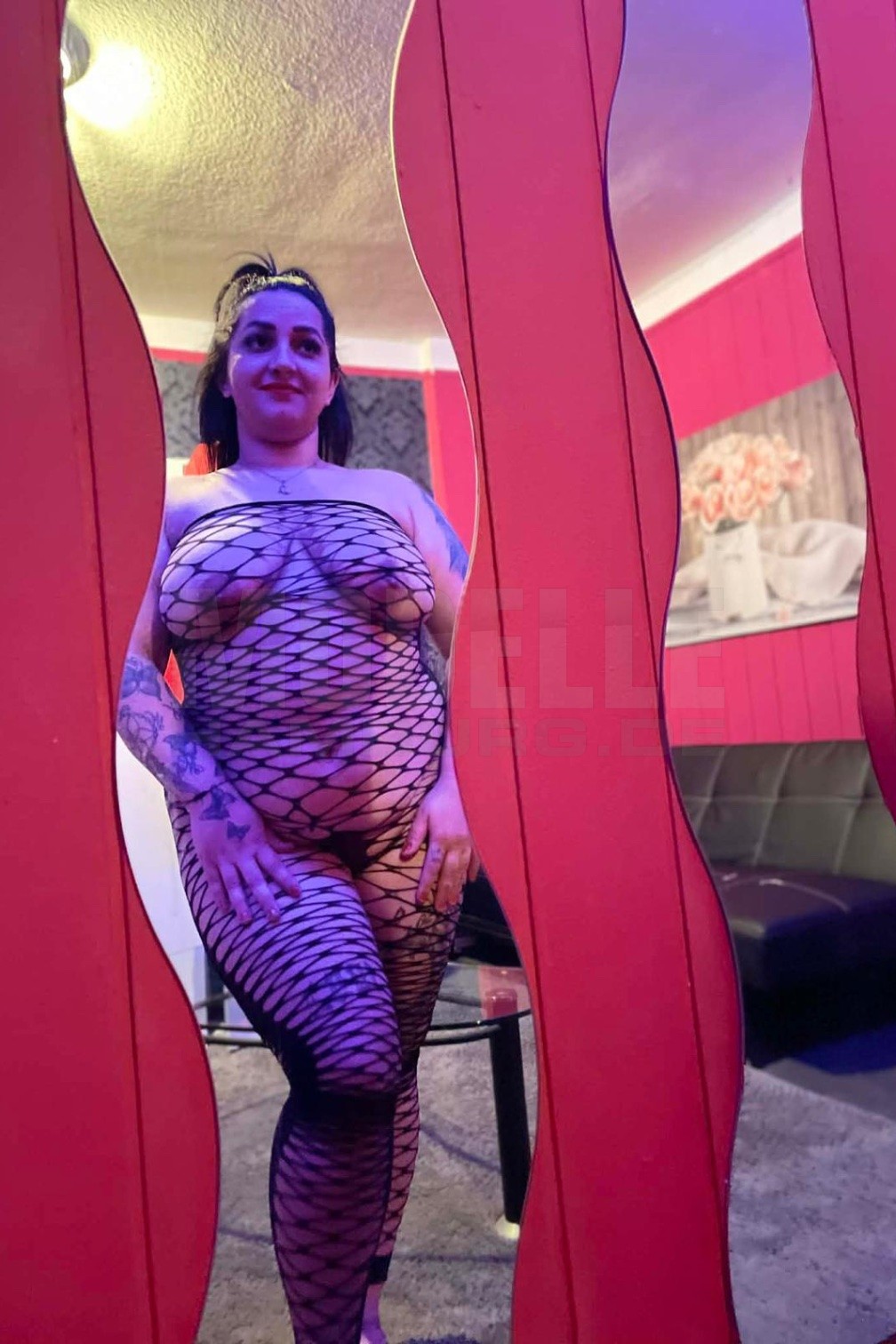 Amira, 22, 165cm, 69kg, 85 DD