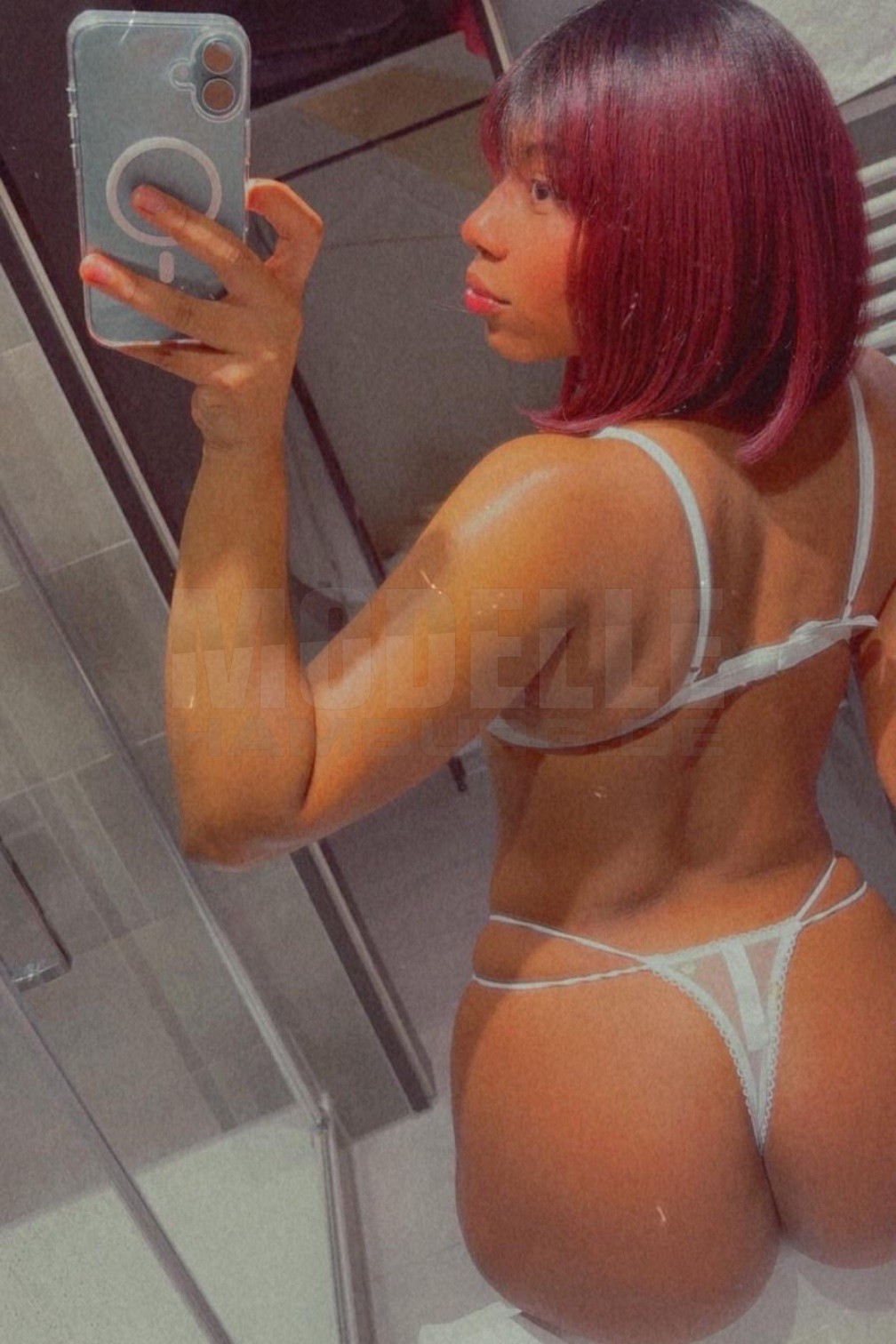 Chanel, 22, 170cm, 58kg, 75 C