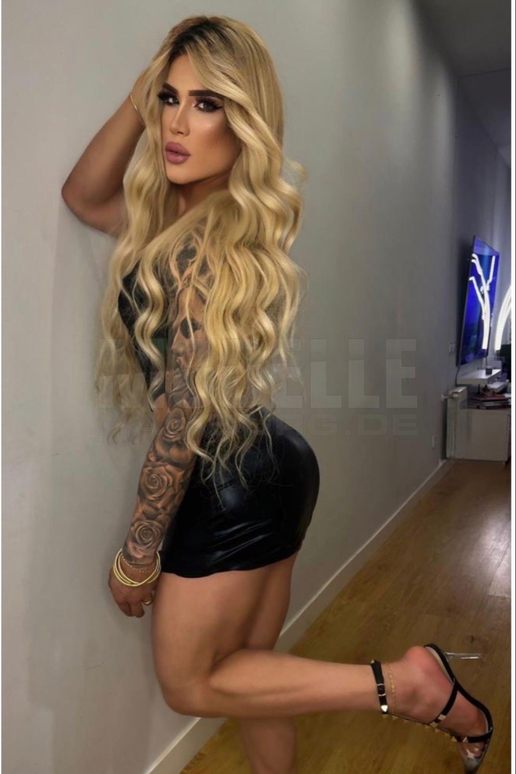 Catalina Versace, 29, 175cm, 80kg, 80 B