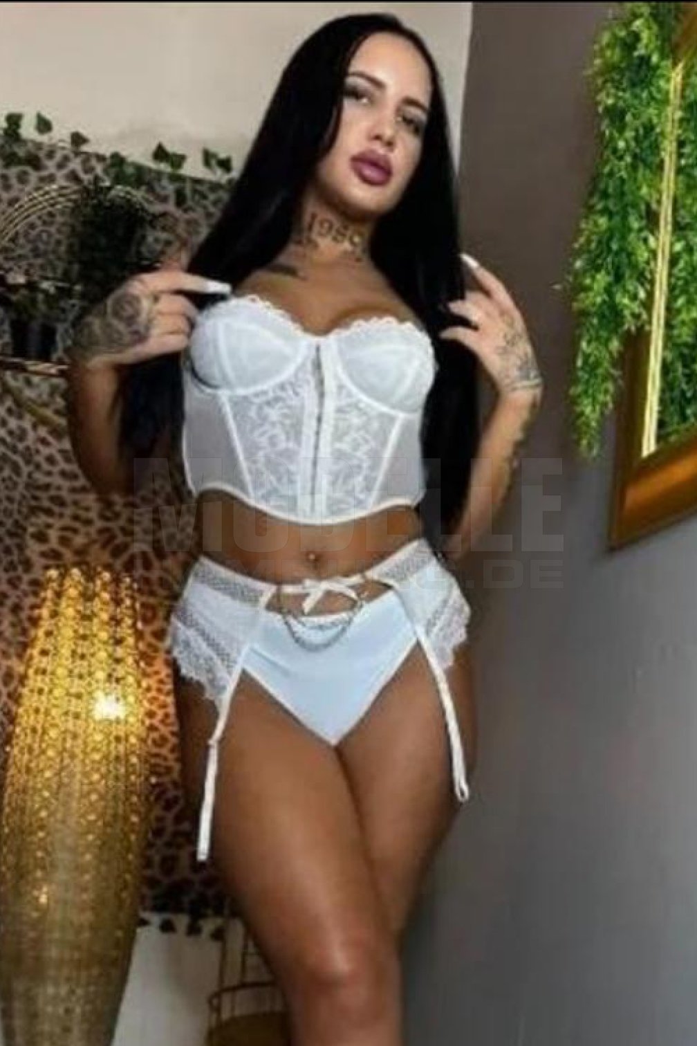 Rebecca, 21, 162cm, 55kg, 75 C