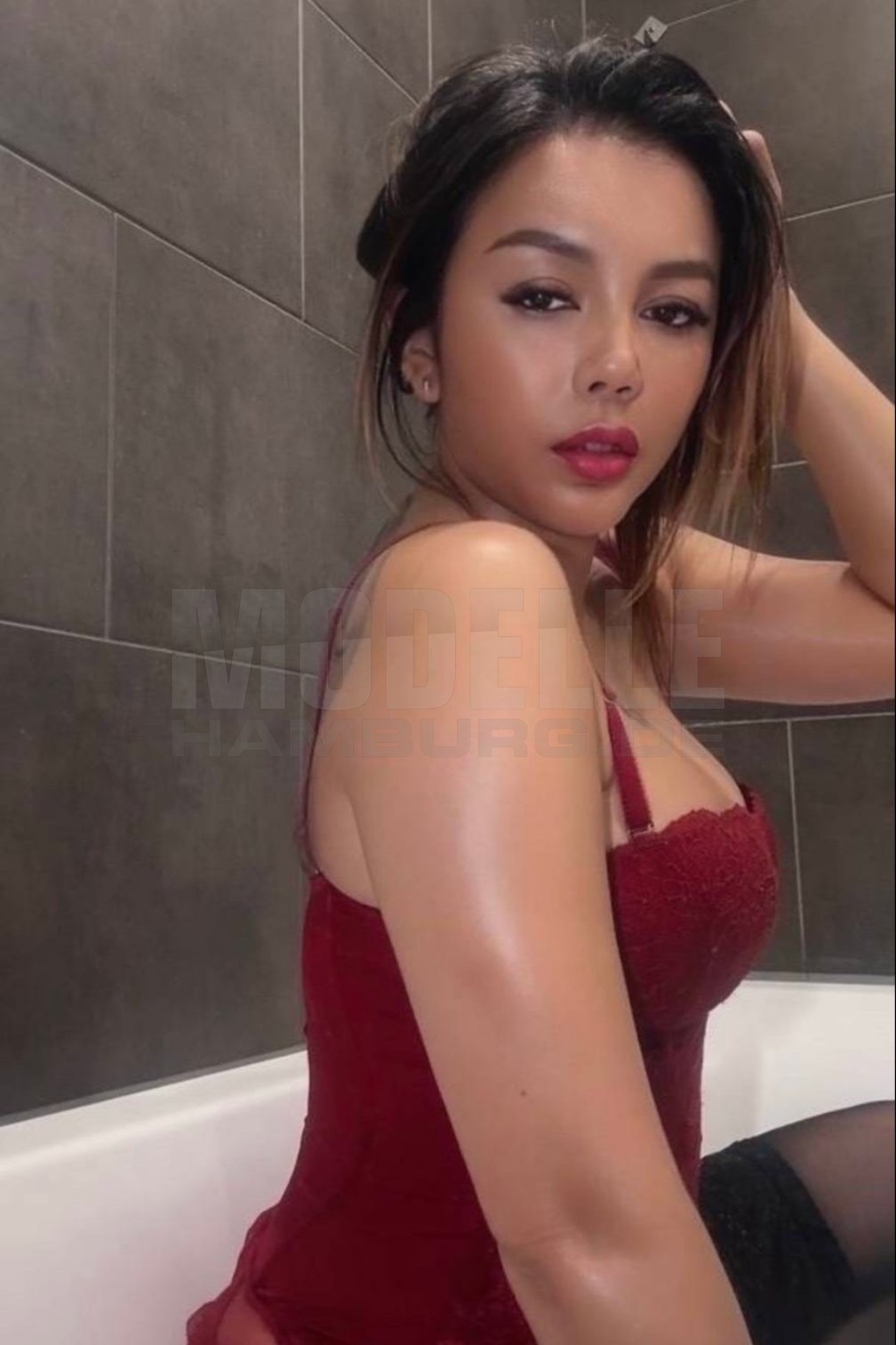 Lily Top Gut Massagen, 40, 166cm, 55kg, 75 C