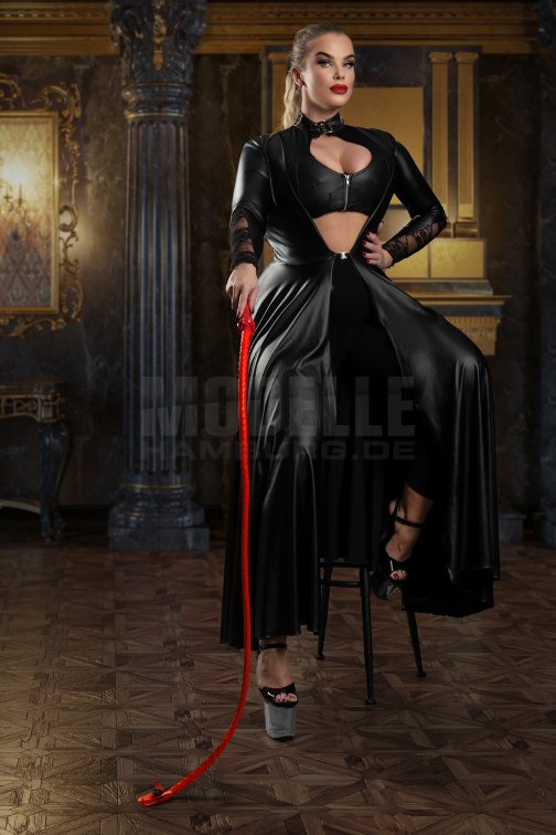 BRENDA, 33, 180cm, 90kg, 75 D