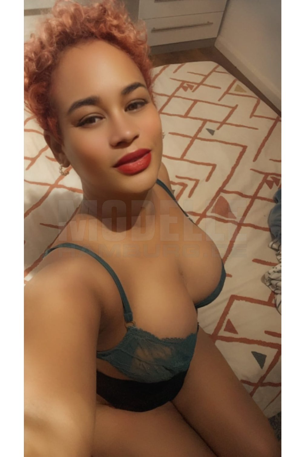 Liz, 25, 150cm, 45kg, 75 D